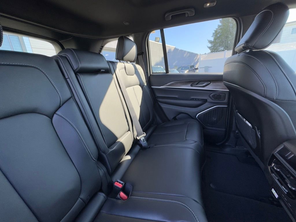 New 2026 Jeep Grand Cherokee Limited w/ Limited Altitude Package image 23