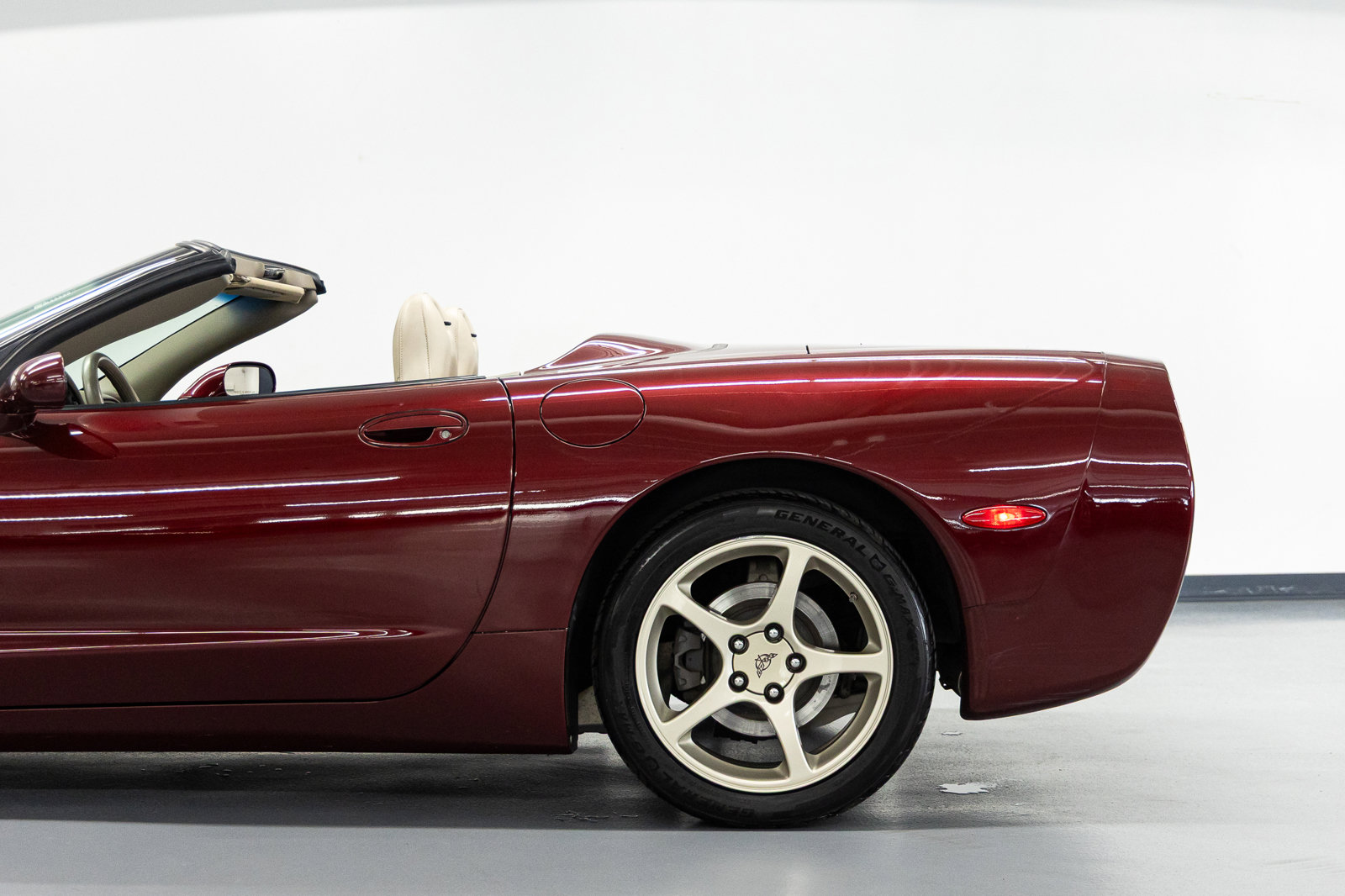 Used 2003 Chevrolet Corvette Convertible w/ Preferred Equipment Group1 RWD image 20