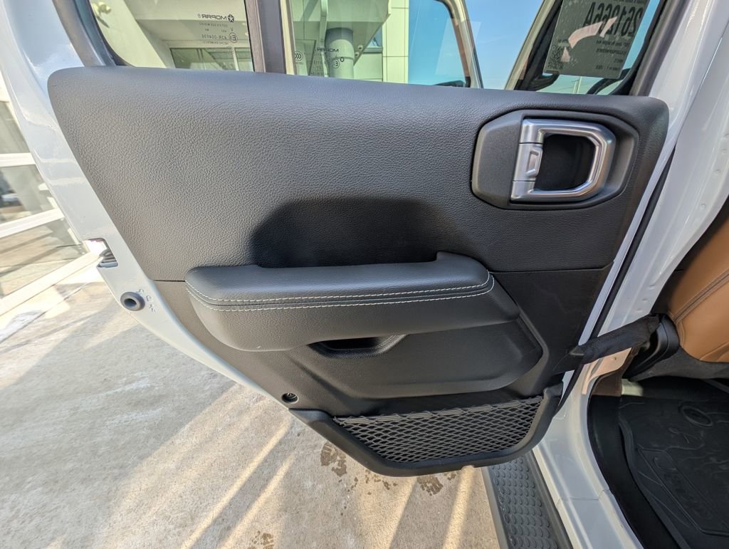 Used 2021 Jeep Wrangler Unlimited Sahara w/ Cold Weather Group image 41