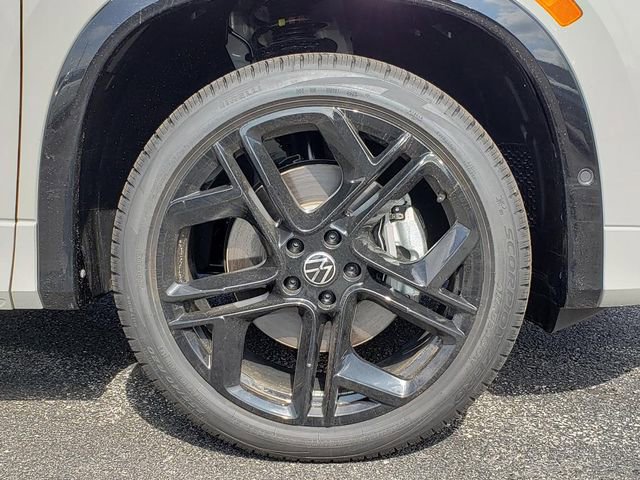 New 2026 Volkswagen Tiguan SE R-Line image 12