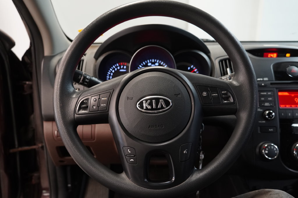 Used 2010 Kia Forte EX FWD image 19