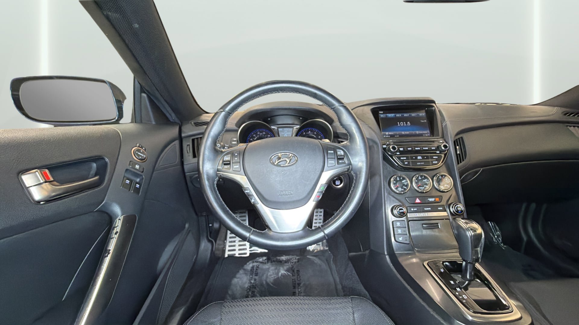 Used 2016 Hyundai Genesis Coupe 3.8 RWD image 16