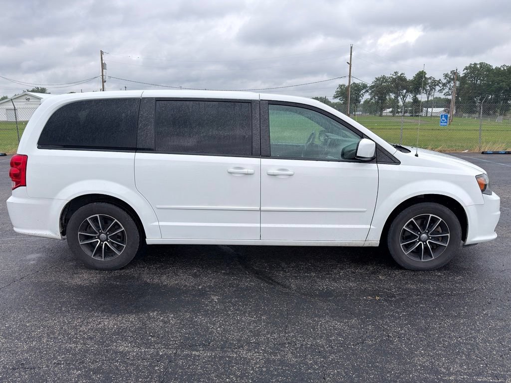Used 2017 Dodge Grand Caravan SE FWD image 10