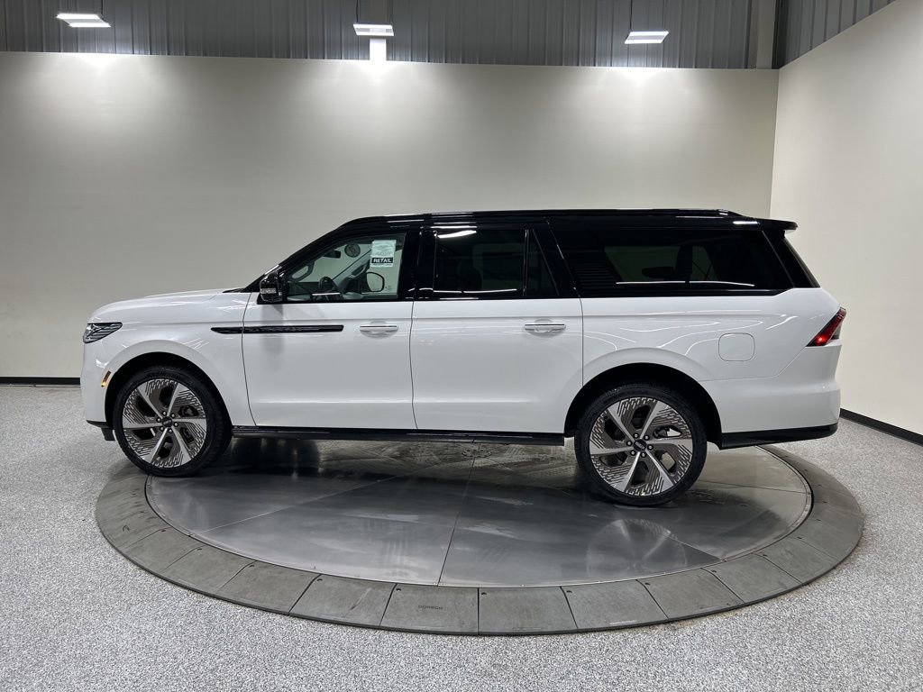 New 2026 Lincoln Navigator L Black Label w/ Black Label Special Edition AWD/4WD image 9