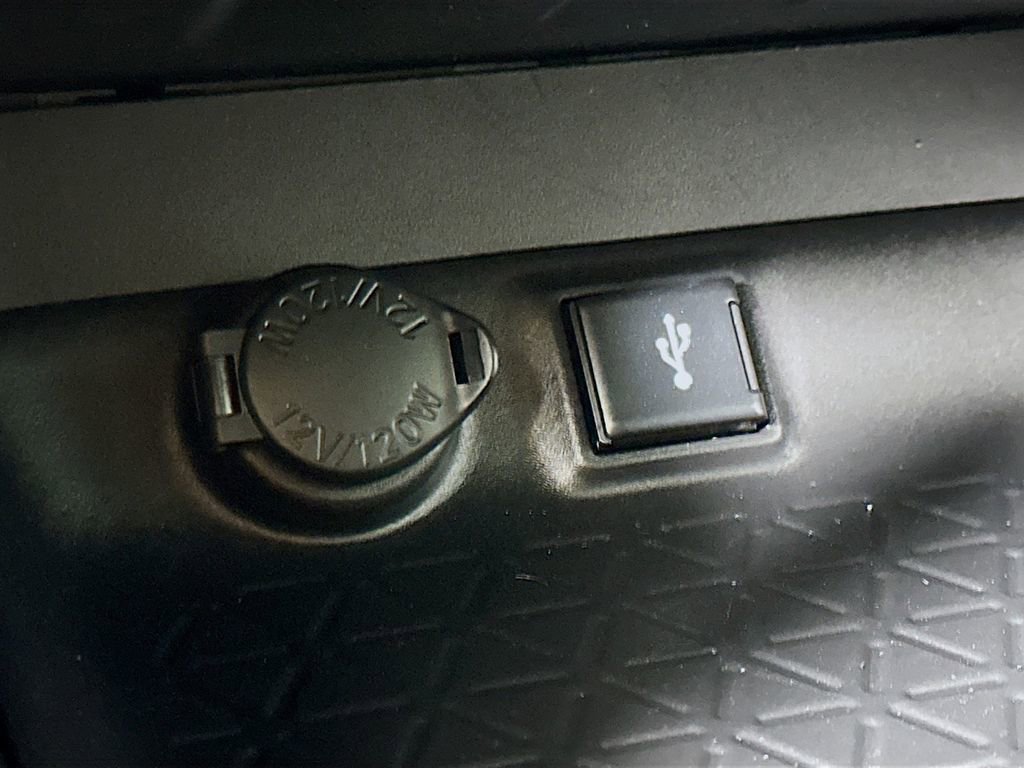 Used 2021 Toyota RAV4 LE image 28