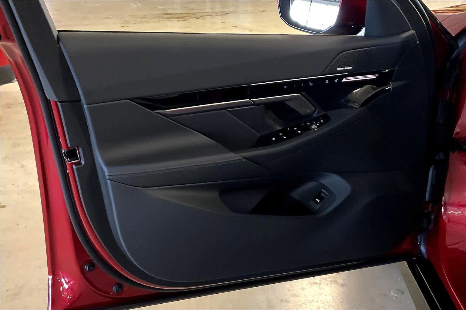 New 2026 BMW 530i xDrive w/ M Sport Package AWD/4WD image 10
