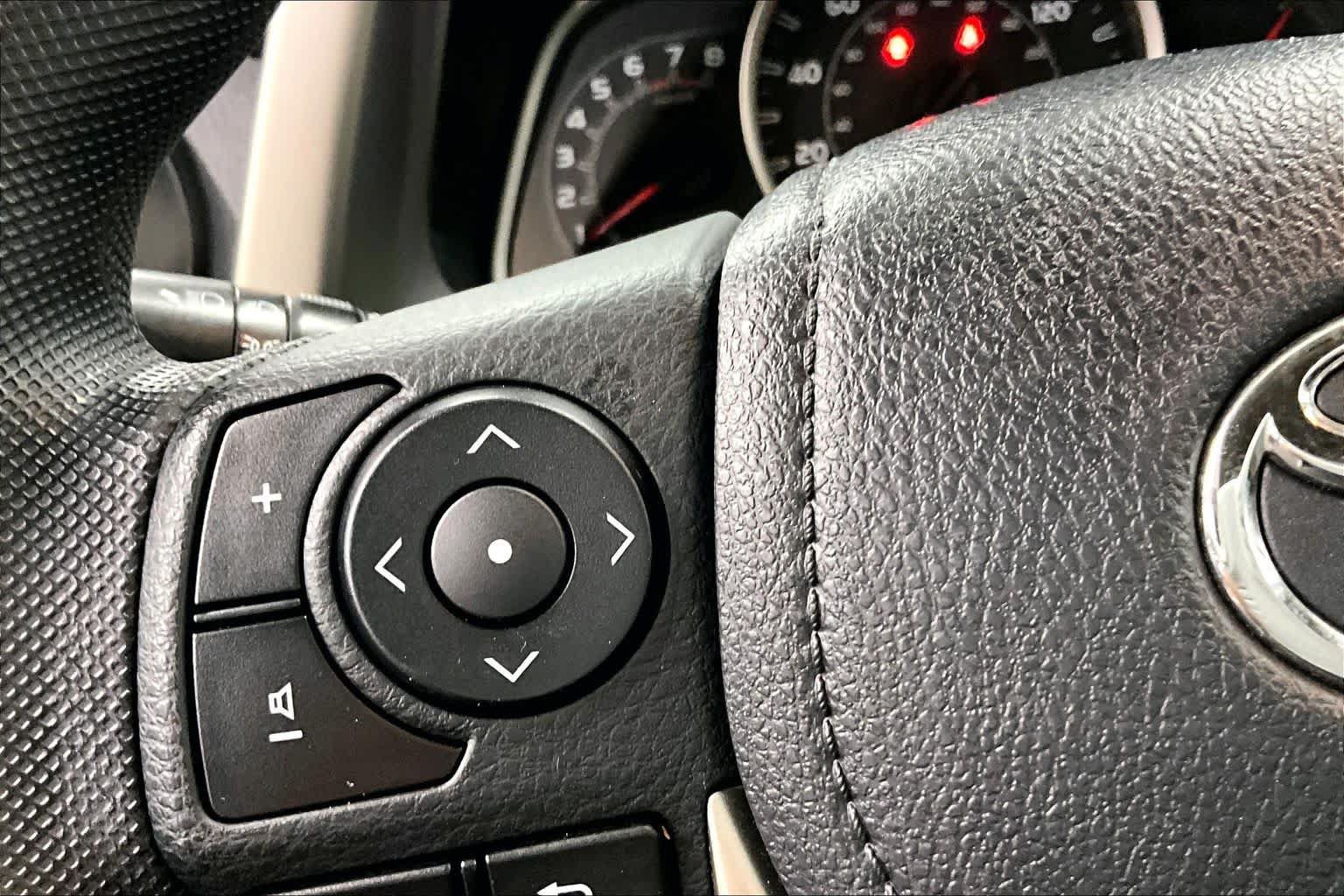 Used 2014 Toyota RAV4 XLE FWD image 23