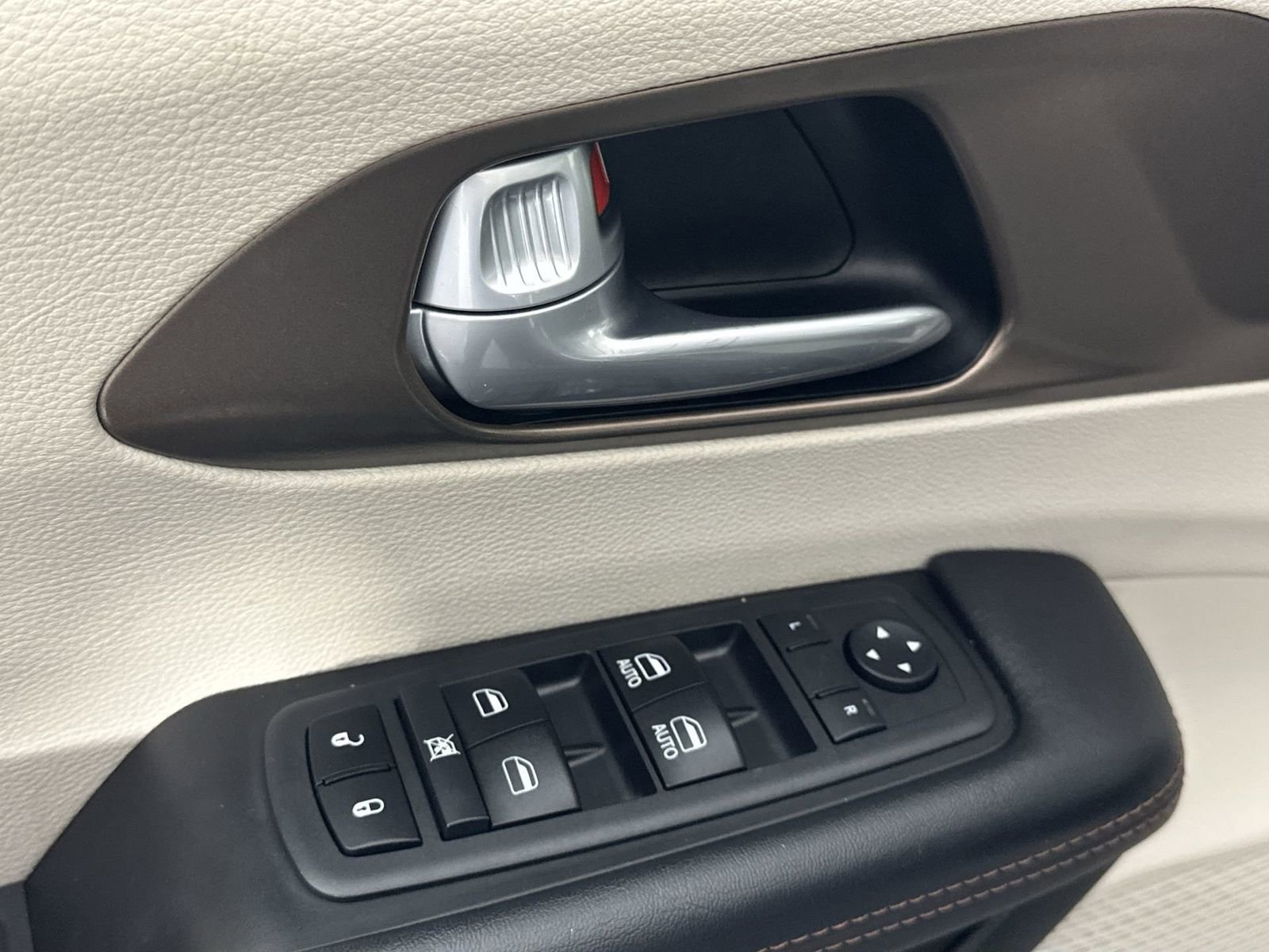 Used 2018 Chrysler Pacifica LX w/ Tire & Wheel Group image 17