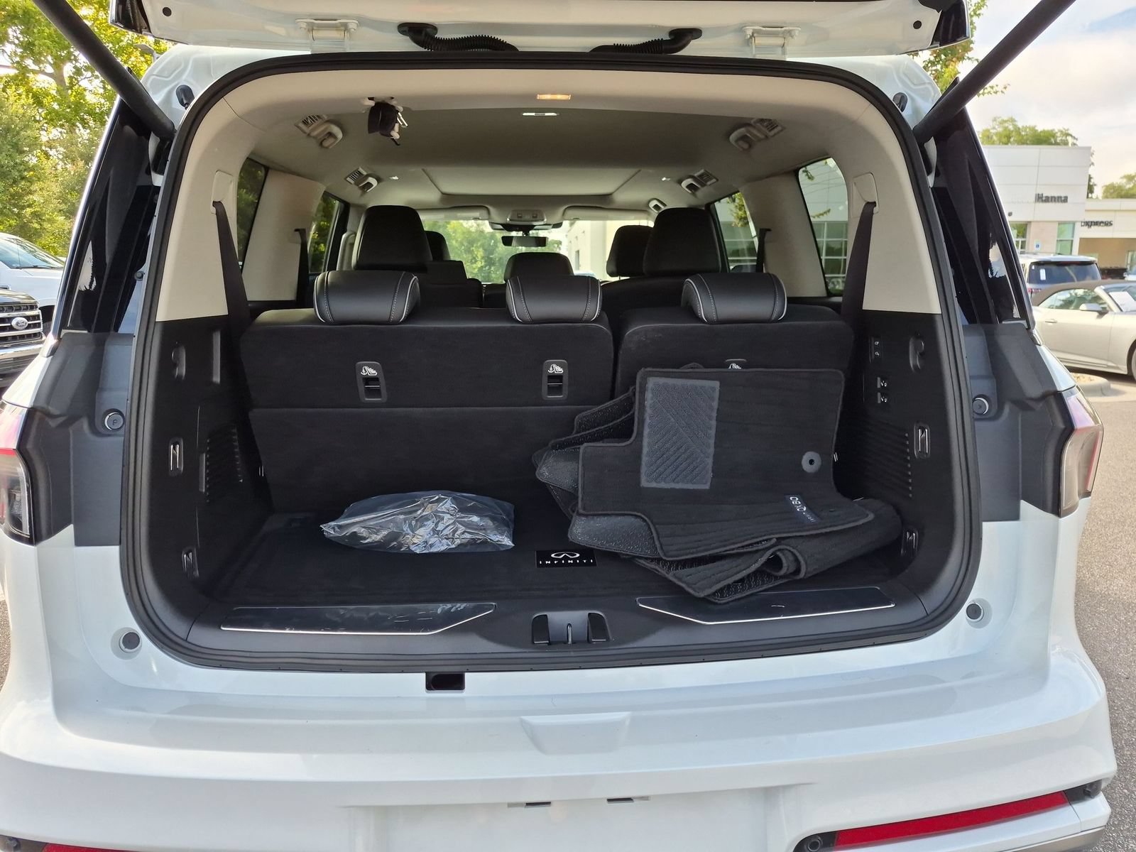 Used 2026 INFINITI QX80 Luxe w/ Cargo Package AWD/4WD image 32