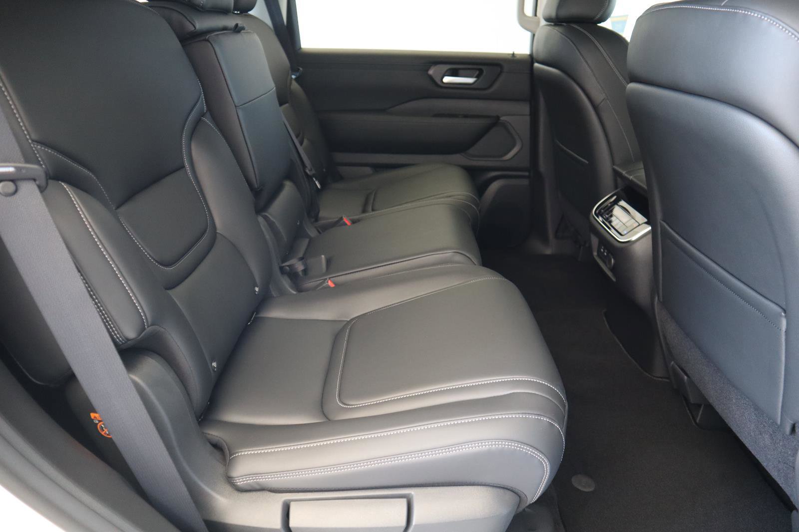 New 2026 Nissan Armada SV image 43