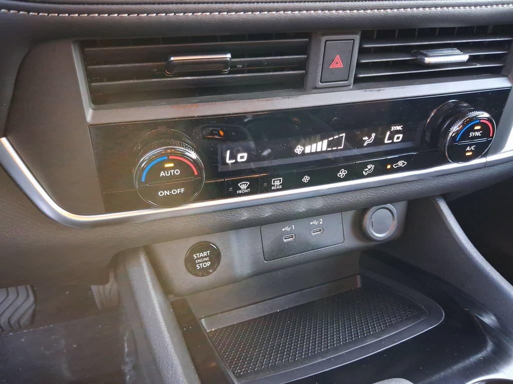 Used 2026 Nissan Rogue SV FWD image 27