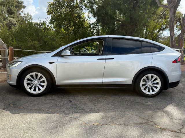 Used 2017 Tesla Model X 75D image 27