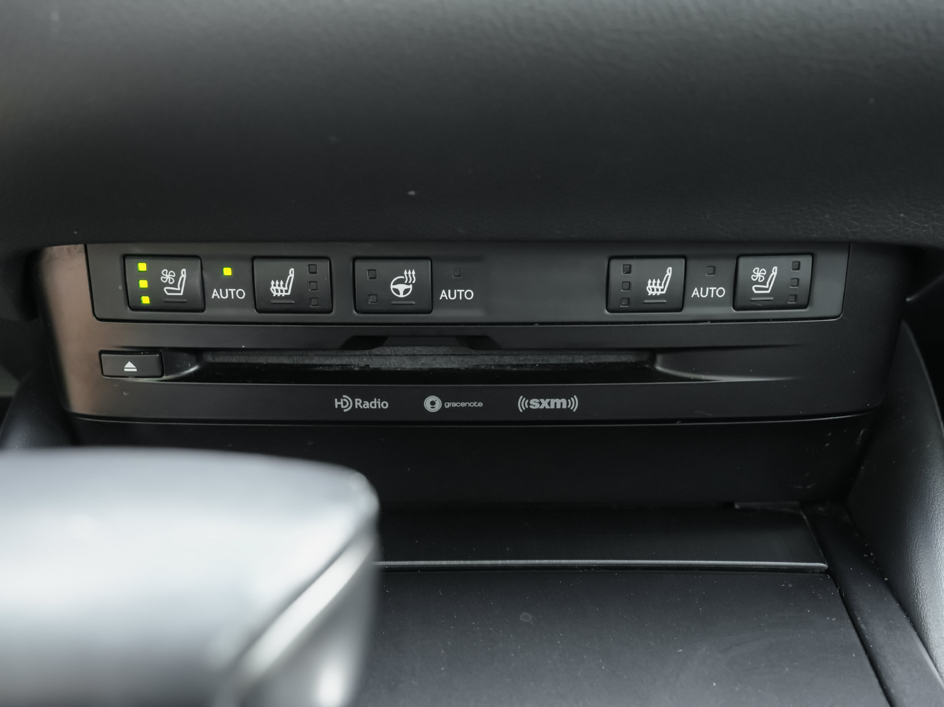 Used 2020 Lexus ES 300h w/ Premium Package FWD image 17