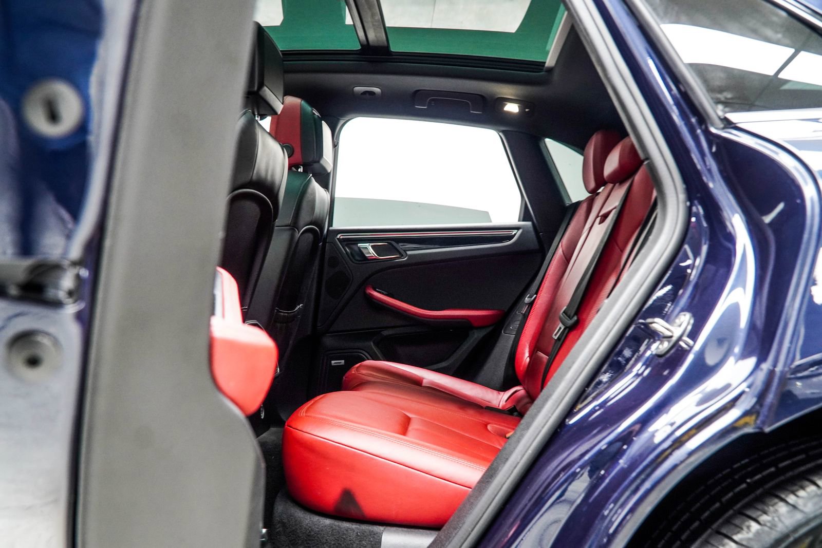 Used 2018 Porsche Macan S image 45