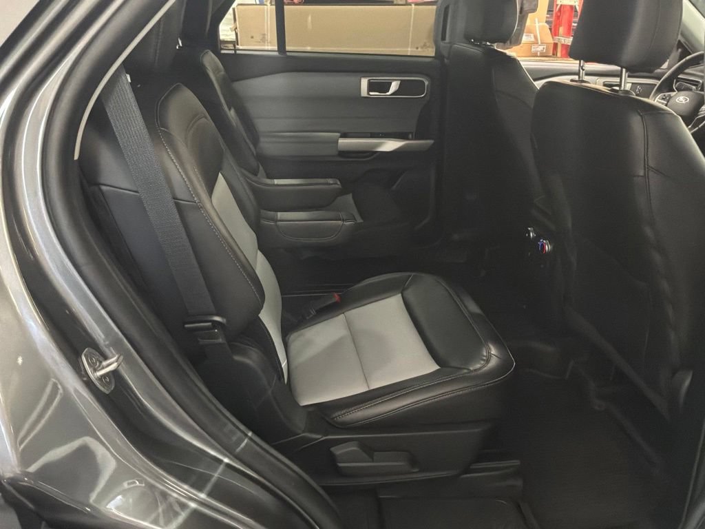 Used 2023 Ford Explorer XLT w/ Equipment Group 202A AWD/4WD image 16