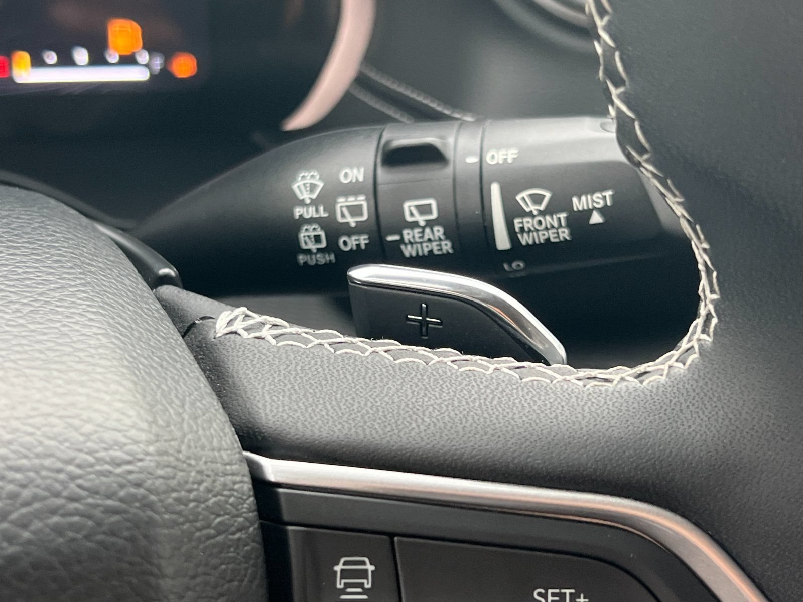 Used 2023 Jeep Grand Cherokee Laredo AWD/4WD image 31
