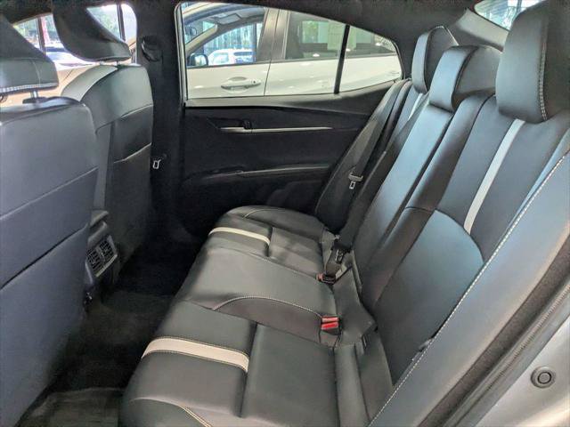 Used 2025 Toyota Camry SE FWD image 12