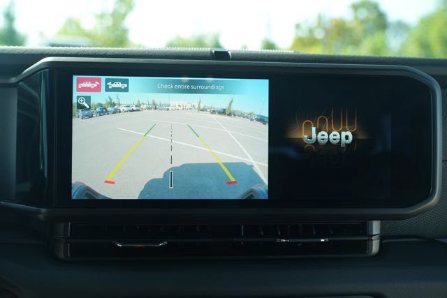 Used 2025 Jeep Gladiator Rubicon AWD/4WD image 27