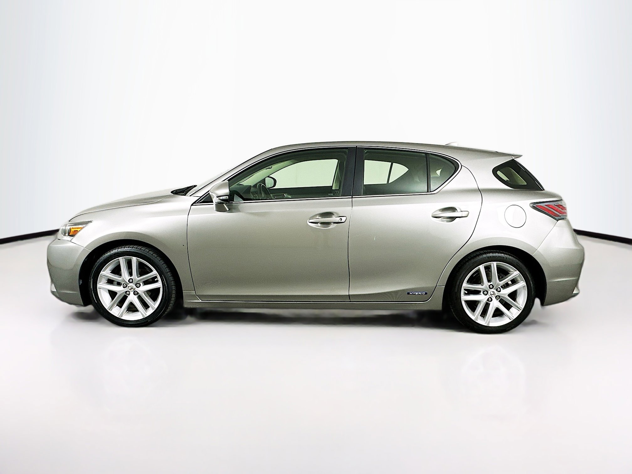 Used 2017 Lexus CT 200h w/ Seat Comfort Package FWD image 4