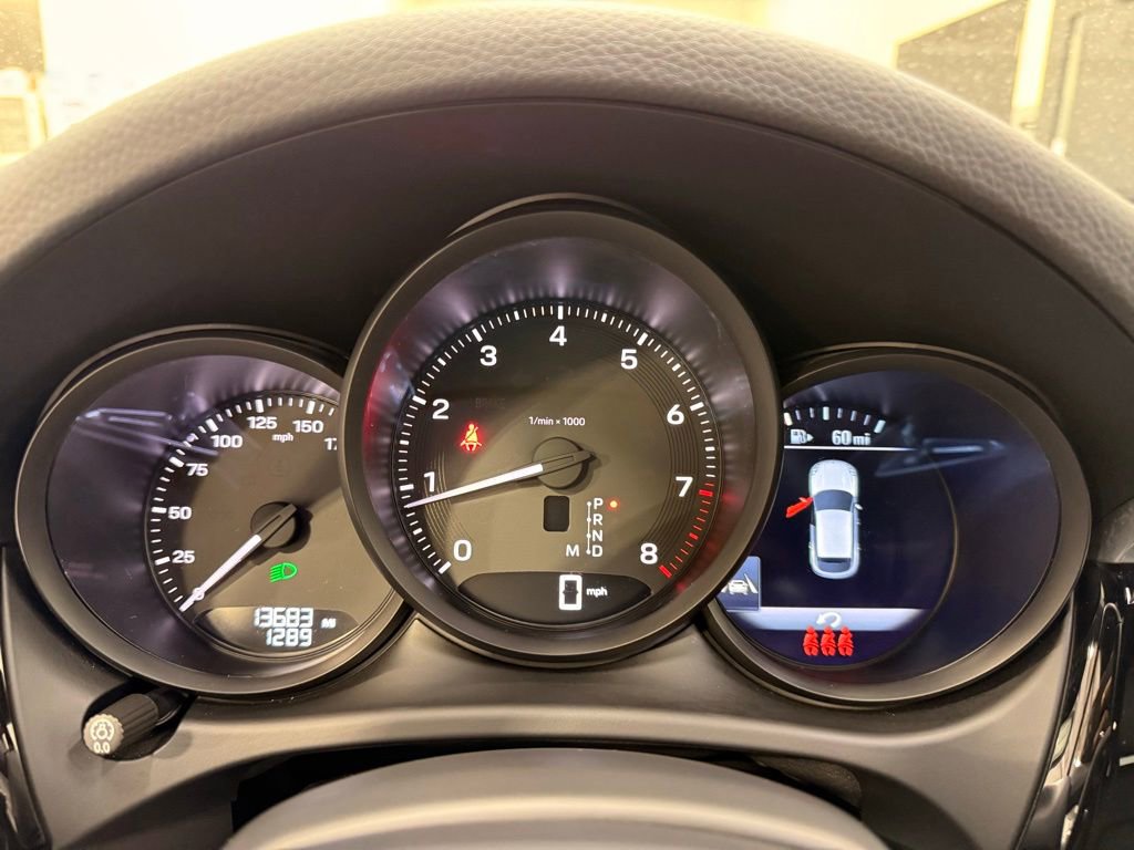 Used 2022 Porsche Macan w/ Premium Package image 15