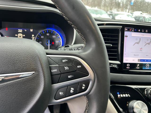Certified 2023 Chrysler Pacifica Touring-L image 15