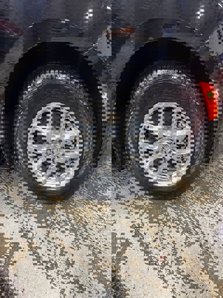 Used 2024 Chrysler Voyager LX image 19