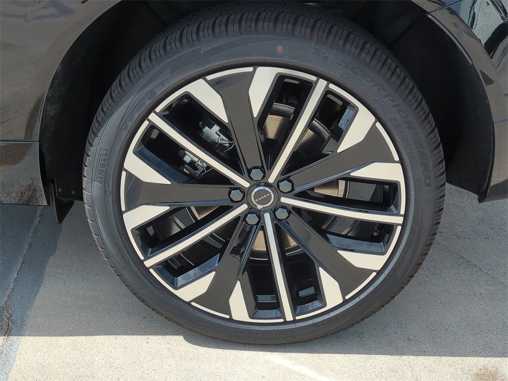New 2026 Volvo XC60 T8 Ultra w/ Protection Package image 5