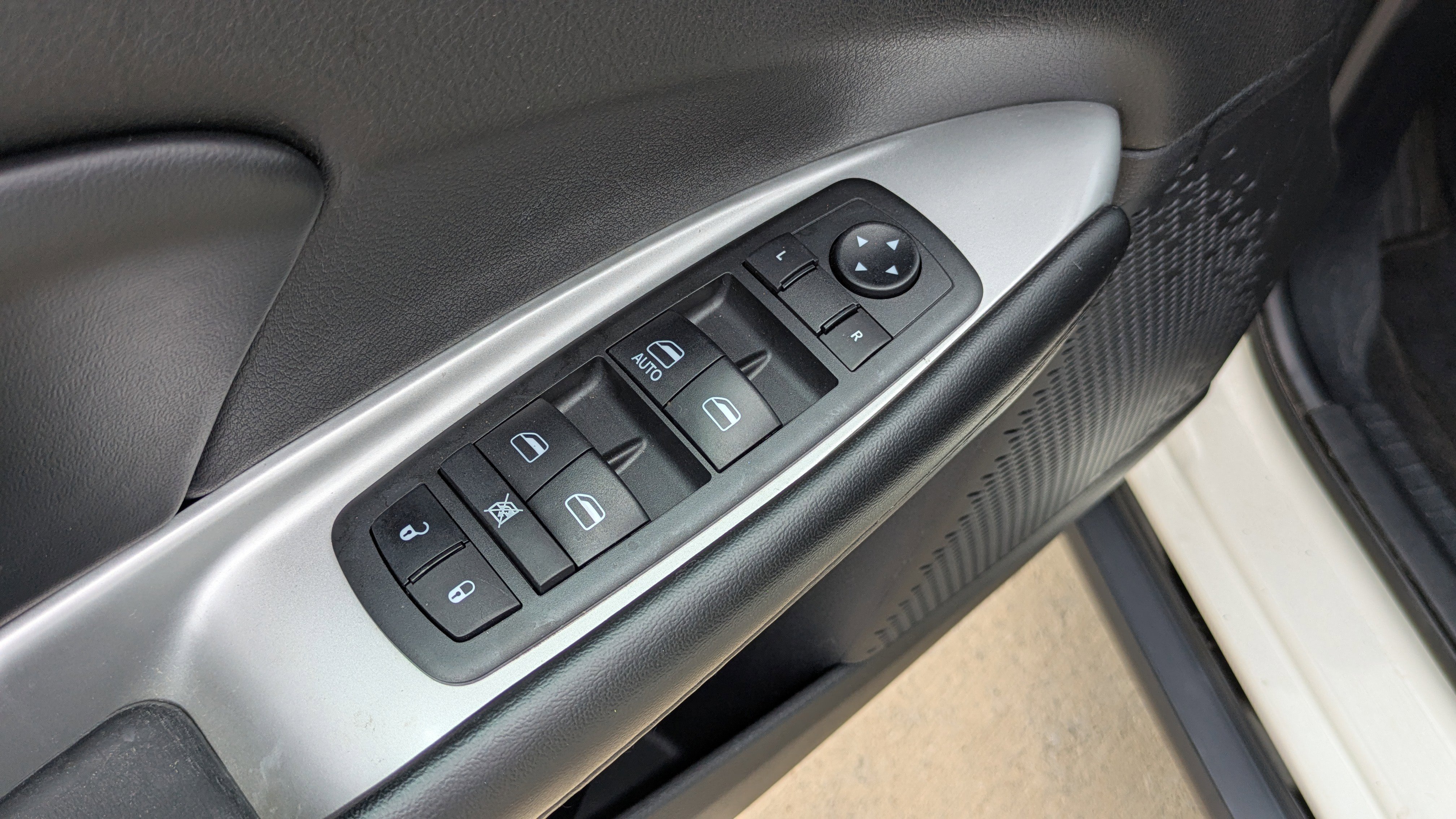 Used 2020 Dodge Journey SE w/ SE Popular Equipment Group FWD image 9