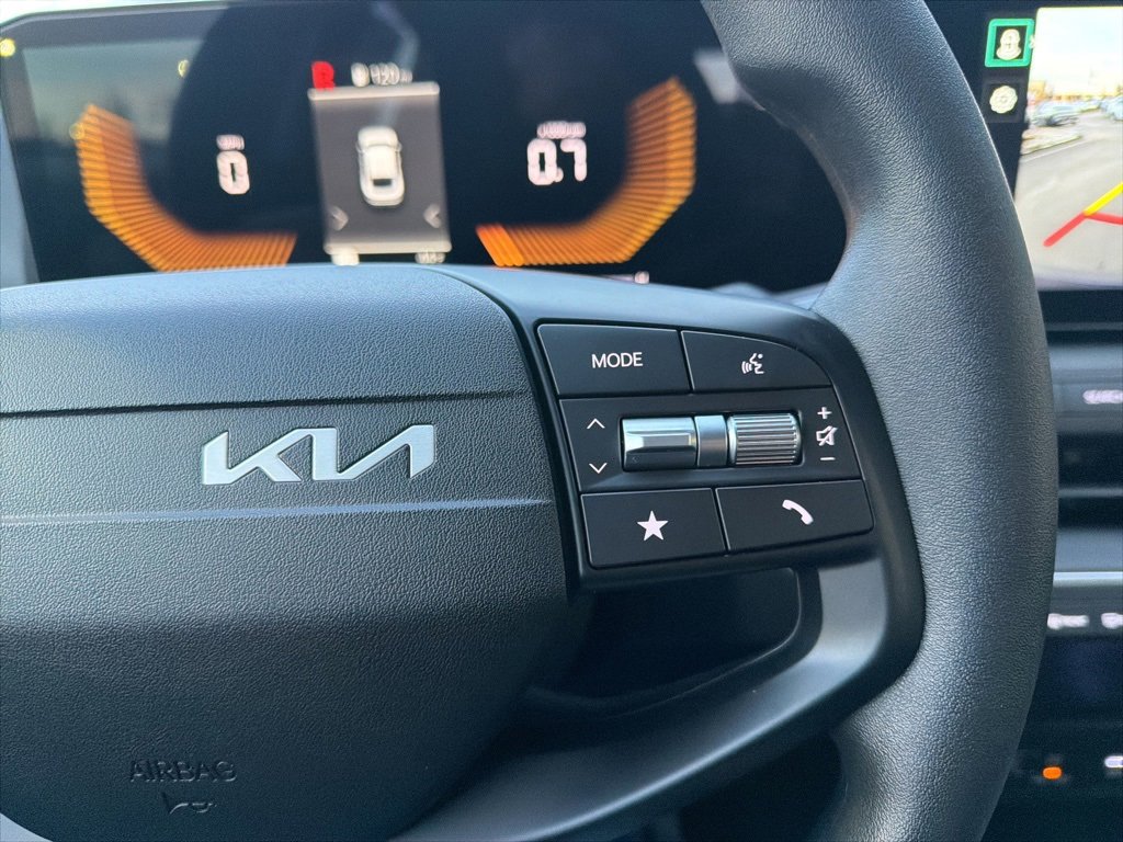 New 2025 Kia K4 LXS image 35