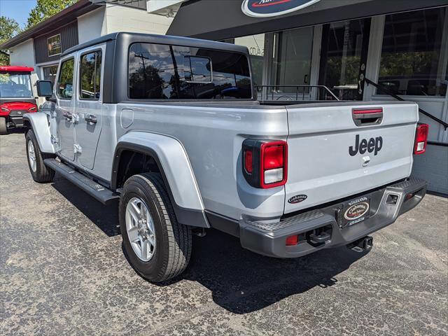 Used 2023 Jeep Gladiator Sport image 2