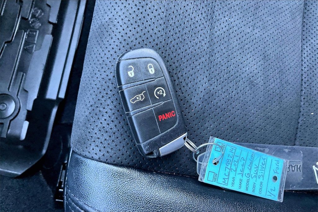 Used 2021 Jeep Grand Cherokee Laredo X image 35