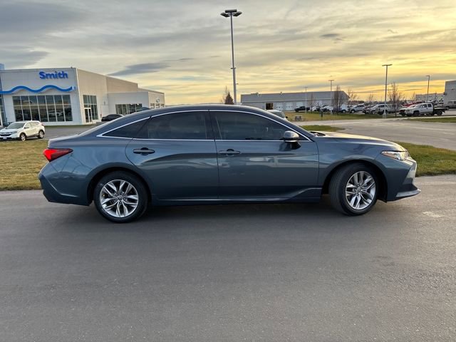 Used 2021 Toyota Avalon XLE image 2