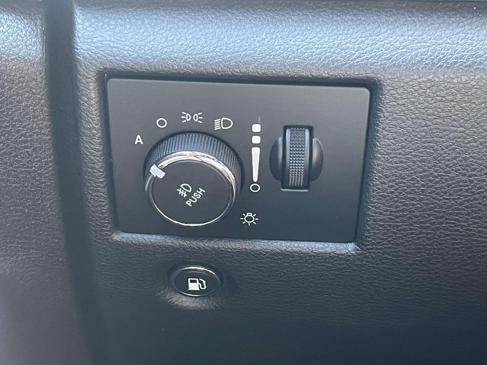 Used 2020 Jeep Grand Cherokee Limited RWD image 18