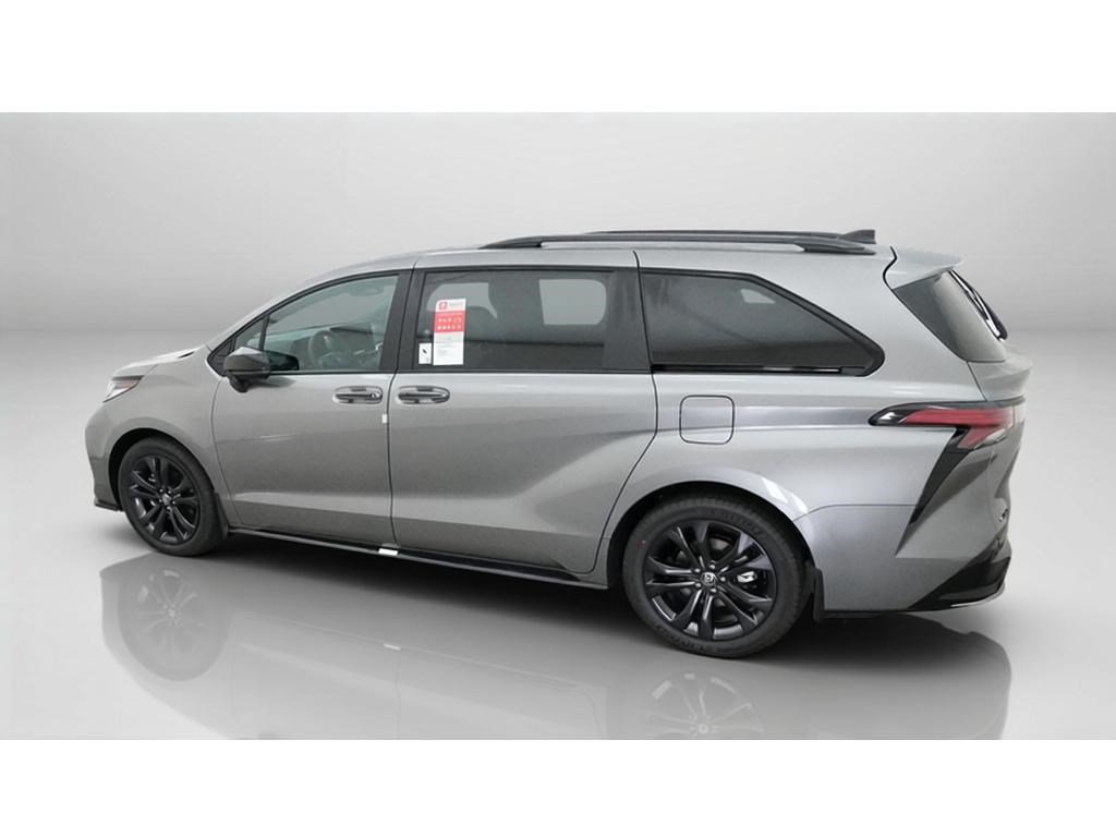 New 2026 Toyota Sienna XSE FWD image 5