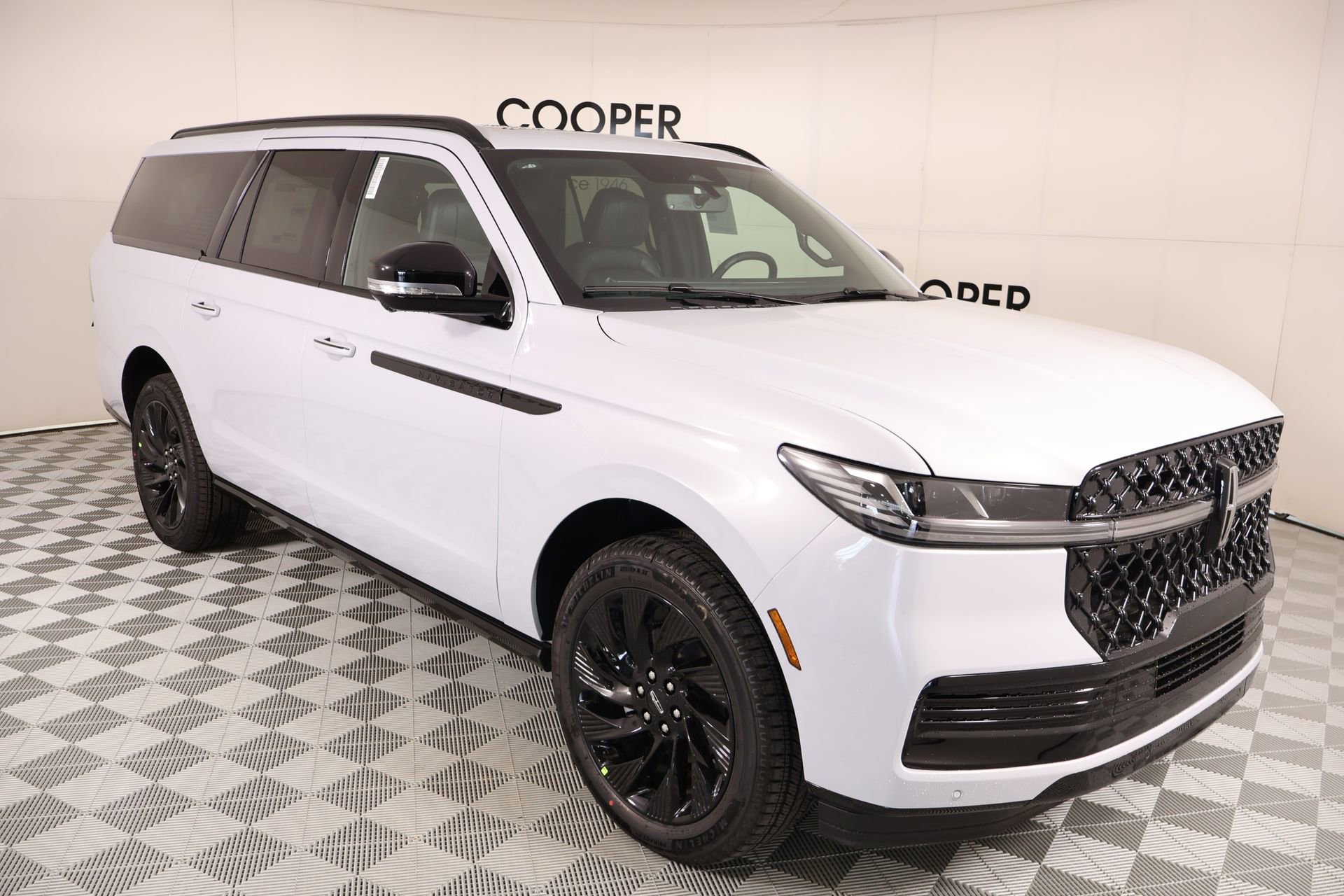 New 2026 Lincoln Navigator L Reserve AWD/4WD image 1