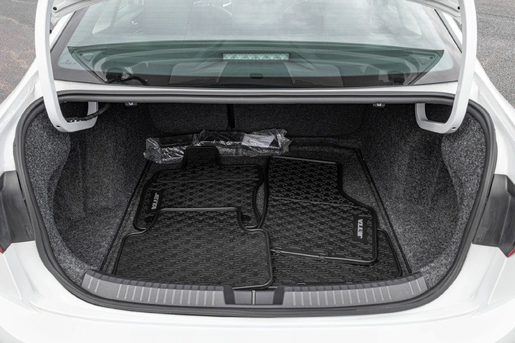 Certified 2023 Volkswagen Jetta SE w/ Panoramic Sunroof Package FWD image 31