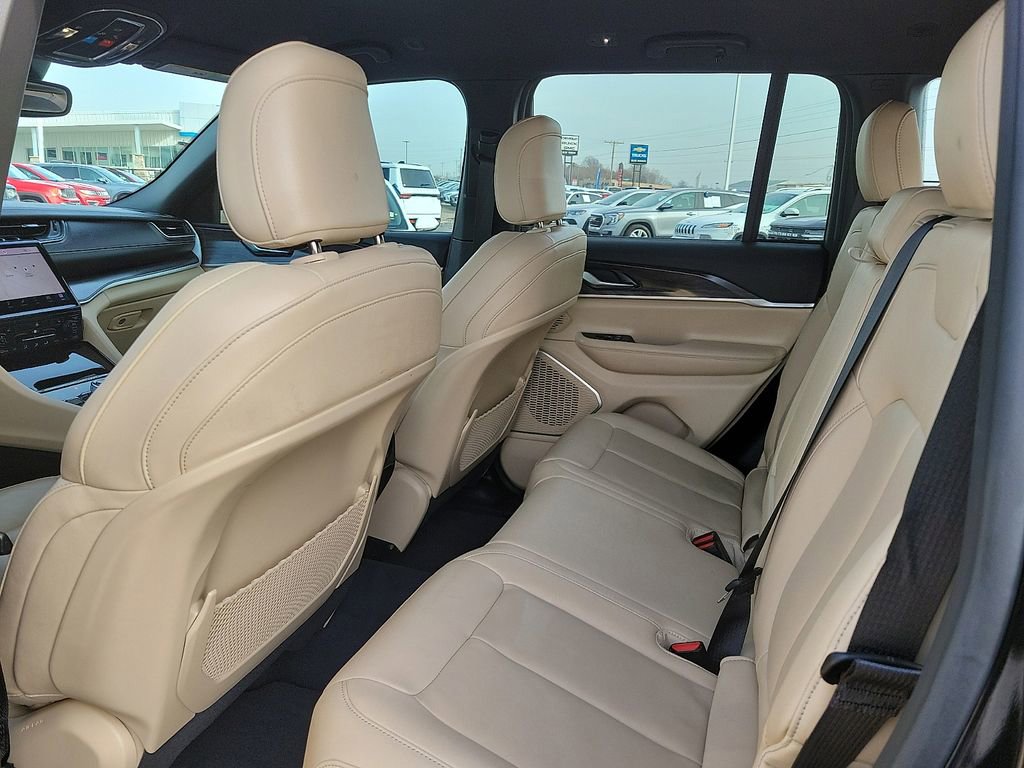 Used 2023 Jeep Grand Cherokee Limited AWD/4WD image 9