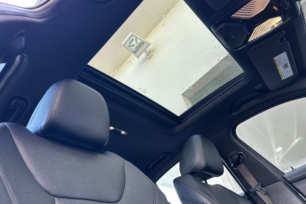 Used 2020 BMW 330i Sedan w/ Driving Assistance Package image 17