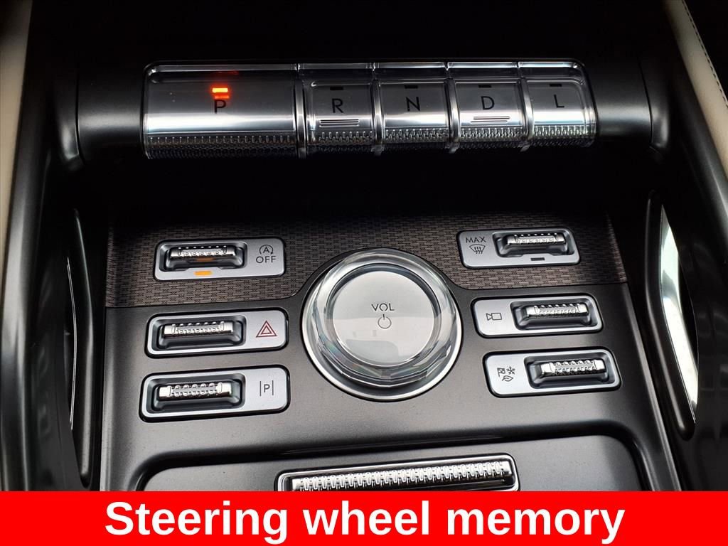 Used 2024 Lincoln Nautilus Premier w/ Equipment Group 102A image 16