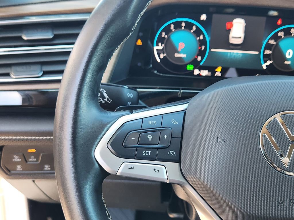 Used 2025 Volkswagen Atlas SE image 16