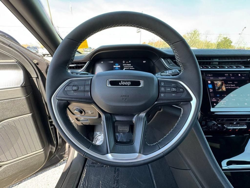New 2025 Jeep Grand Cherokee Altitude AWD/4WD image 21
