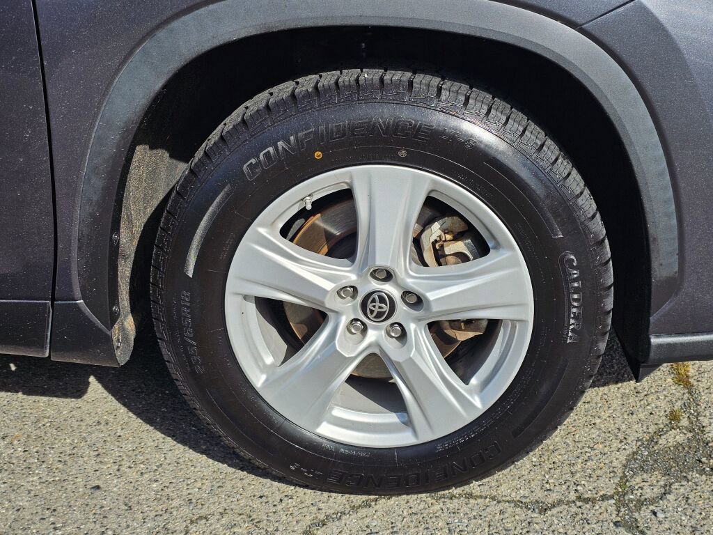 Used 2021 Toyota Highlander LE image 10