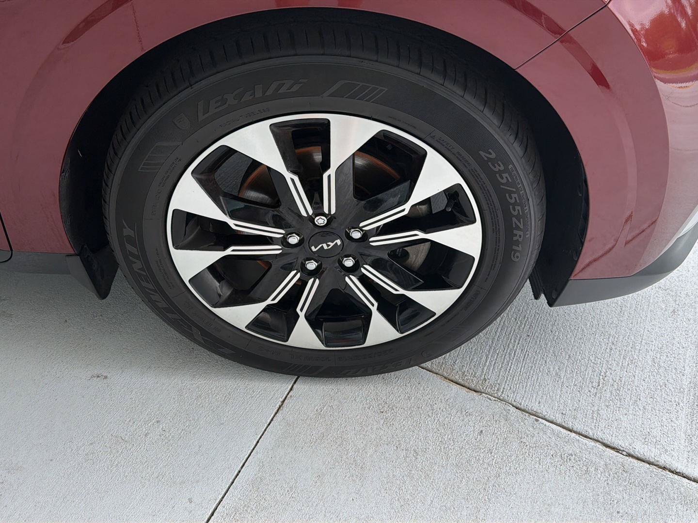Used 2022 Kia Carnival EX FWD image 41