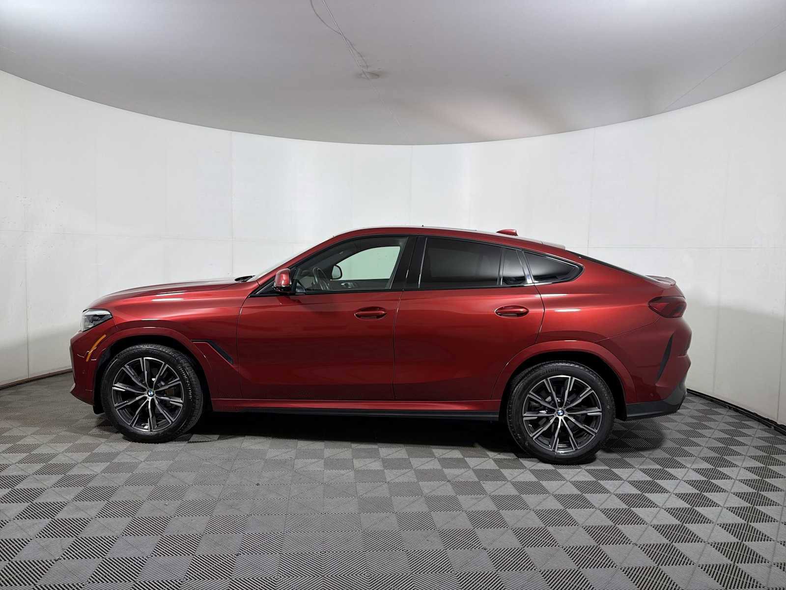 Used 2022 BMW X6 xDrive40i w/ M Sport Package image 4