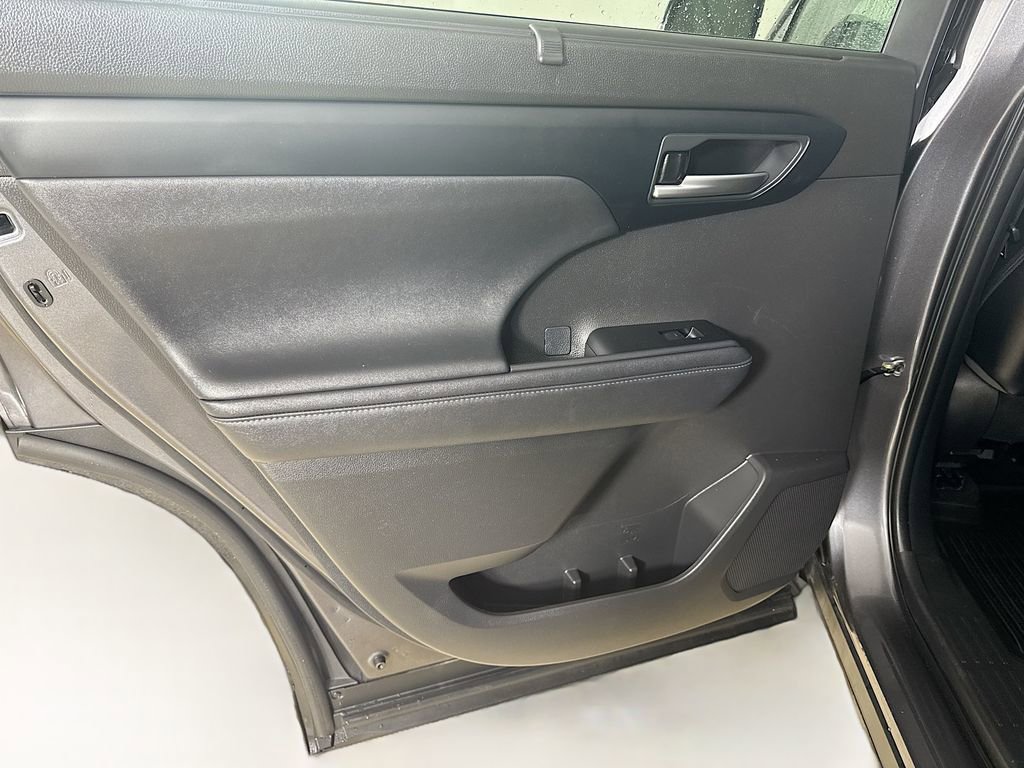 Used 2023 Toyota Highlander XLE image 22
