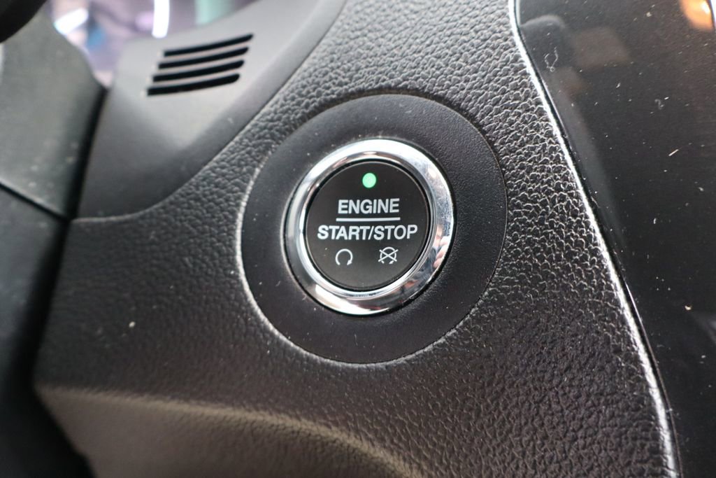 Used 2019 Ford Explorer XLT w/ Equipment Group 202A AWD/4WD image 18