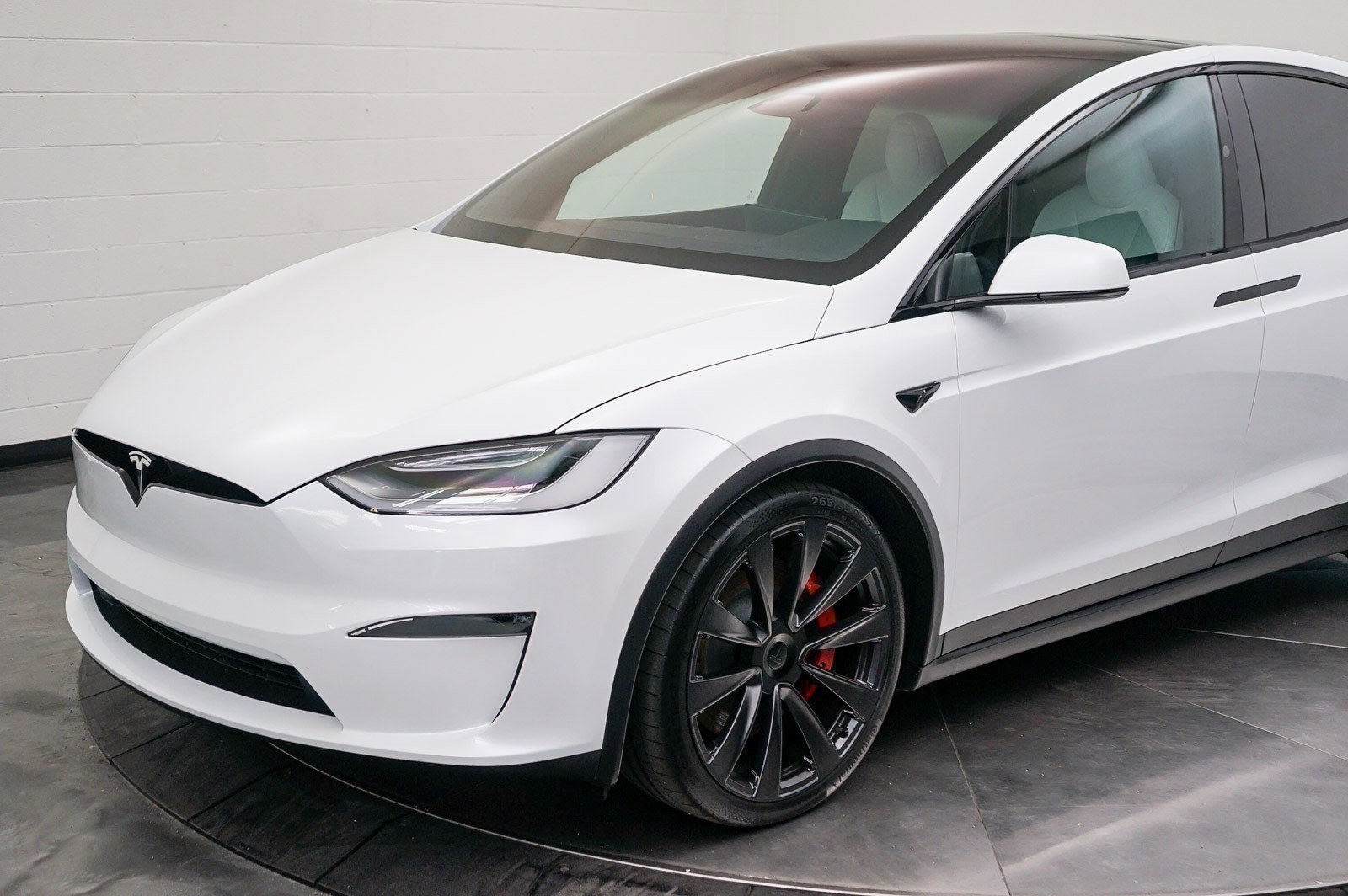 Used 2023 Tesla Model X Plaid image 9