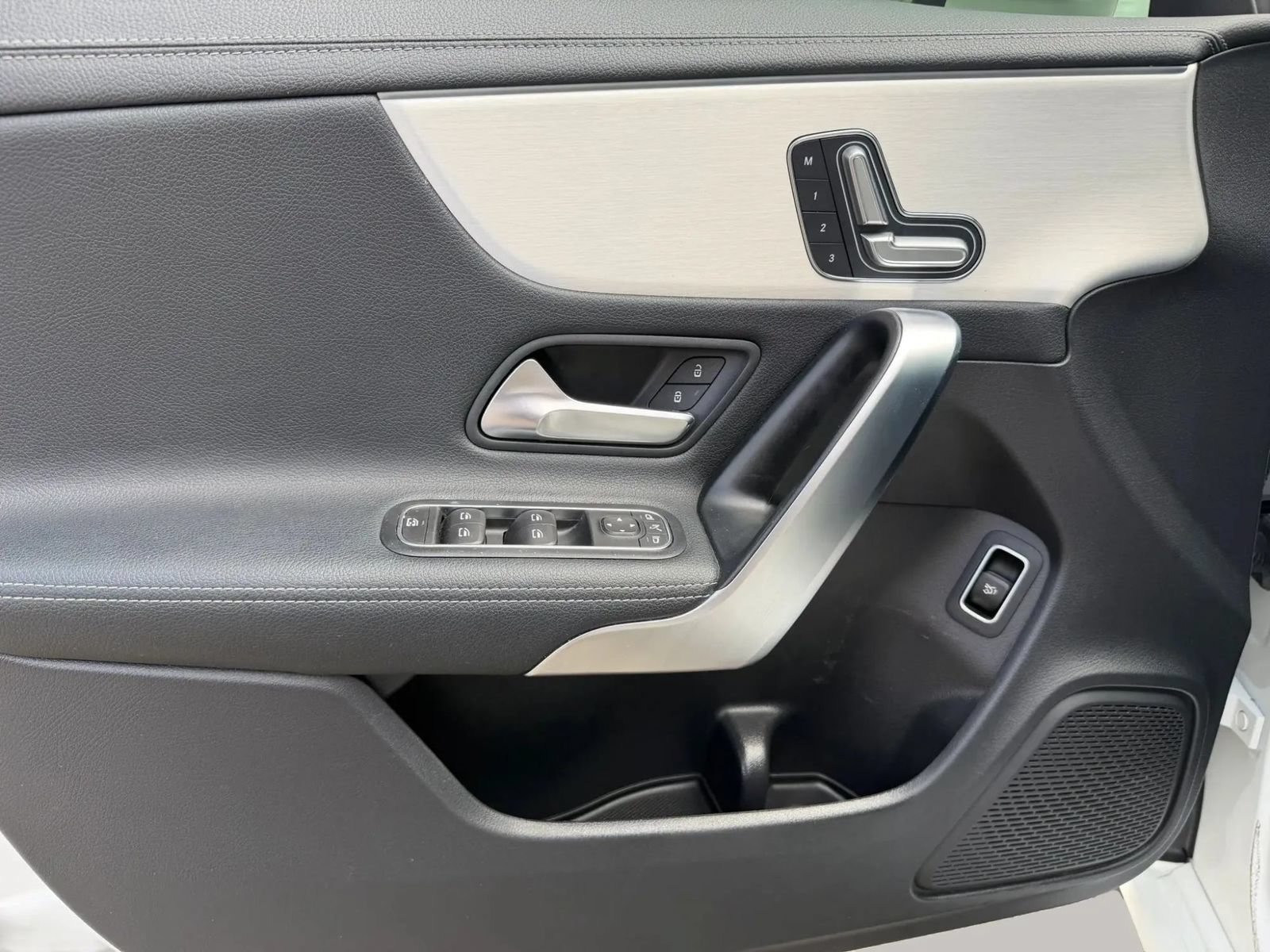 Used 2023 Mercedes-Benz CLA 250 w/ Premium Package image 12