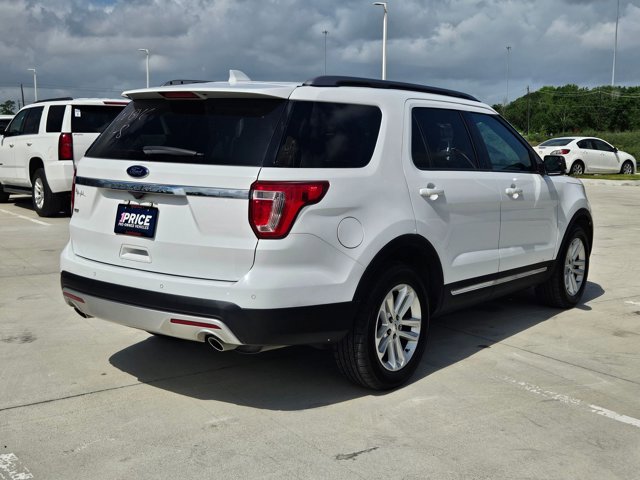 Used 2017 Ford Explorer XLT image 5
