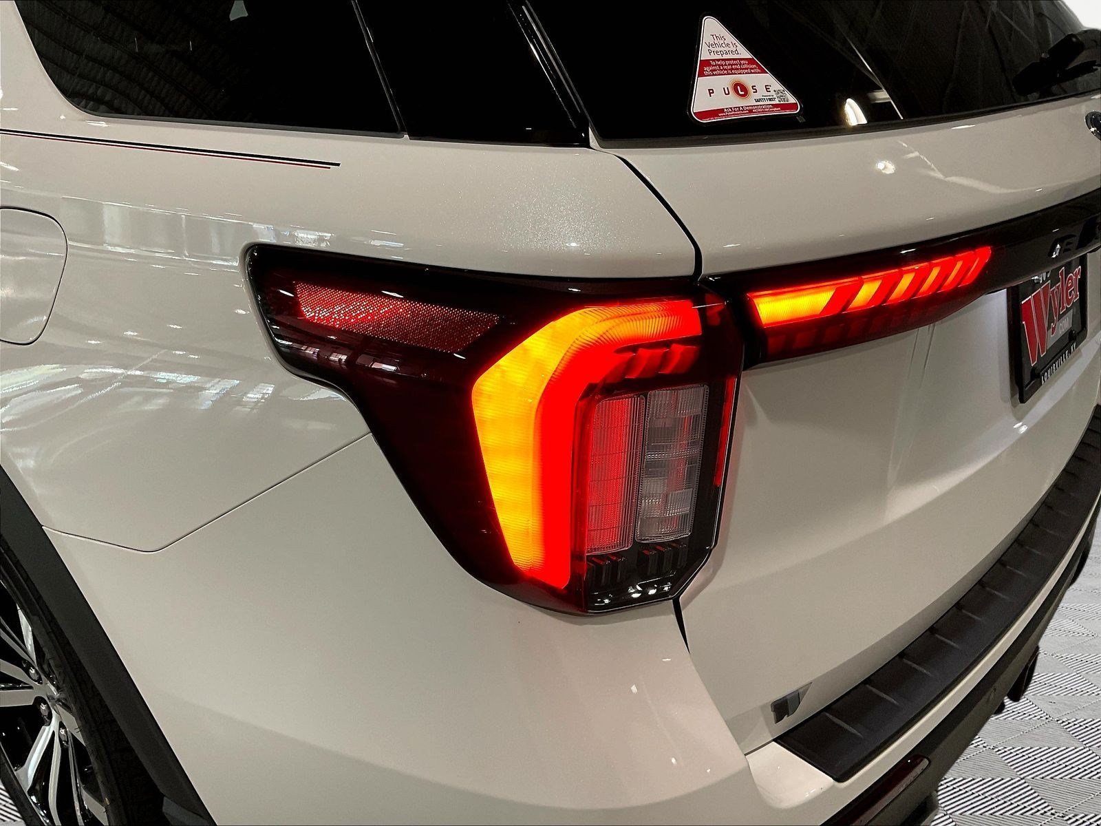 Used 2025 Ford Explorer ST-Line AWD/4WD image 23